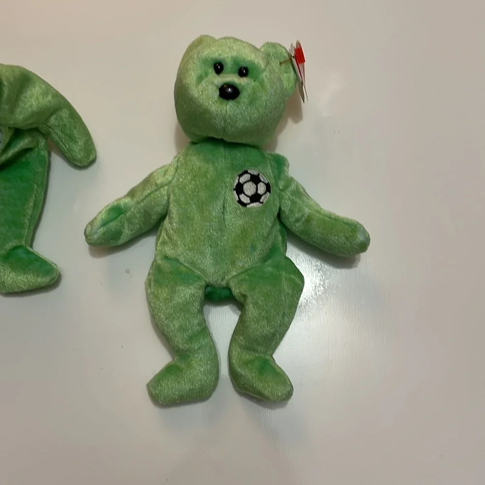 Ty Beanie Baby * Kicks the Soccer Bear *‎ Date of birth: Aug 16, 1998 *